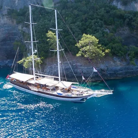 Botel Fortuna 2
